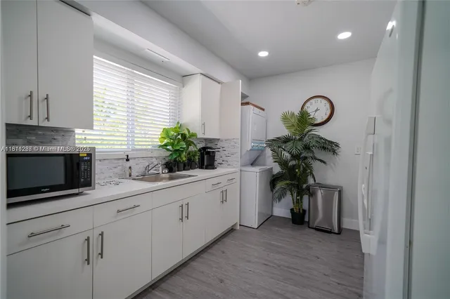 $2,495,000 | 8390 Southwest 64th Street, Miami, FL 33143