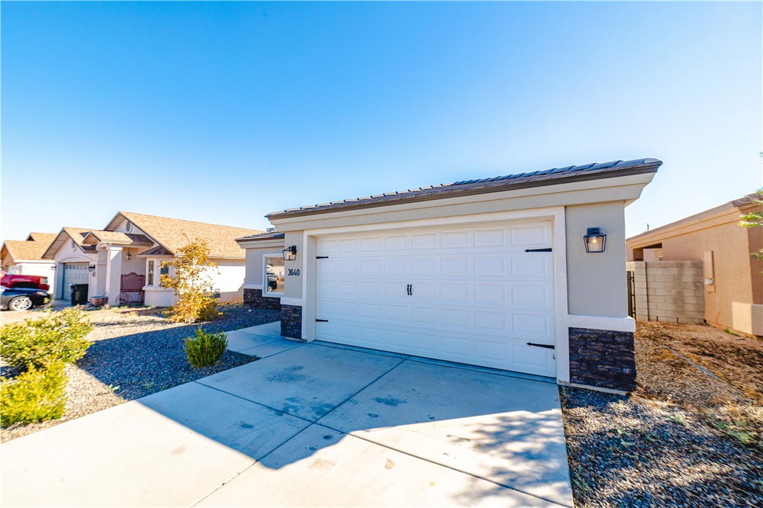 3640 North Kenneth Road Kingman, AZ 86409 - Photo 40 of 44 Garage with concrete driveway