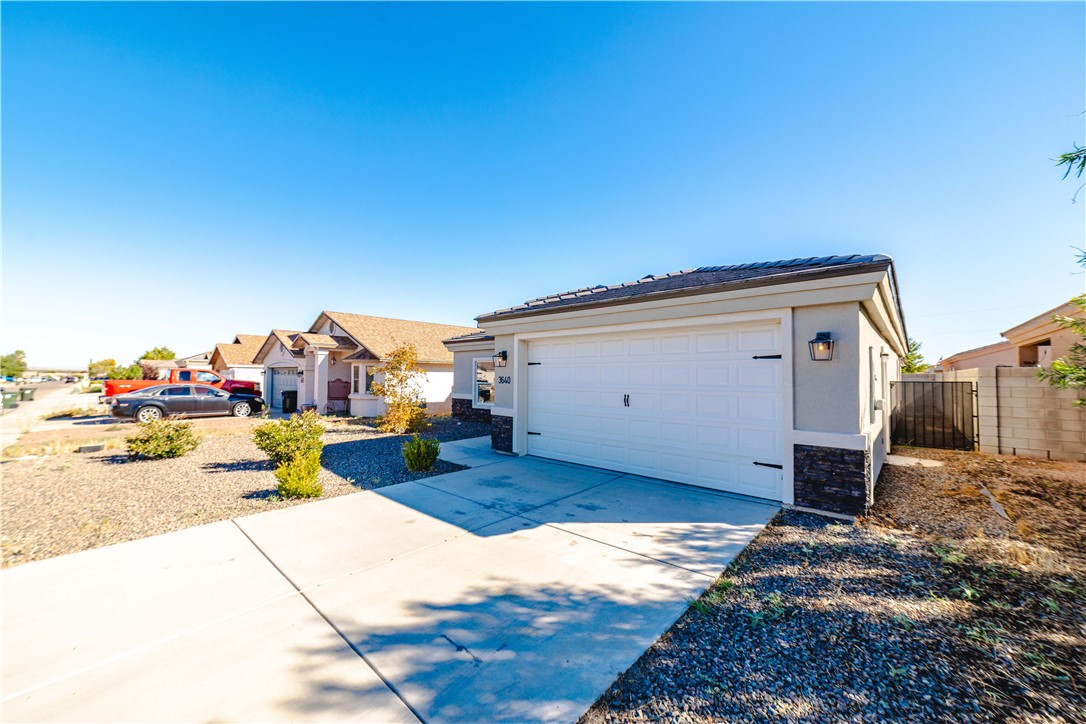 3640 North Kenneth Road Kingman, AZ 86409 - Photo 42 of 44 Garage with concrete driveway