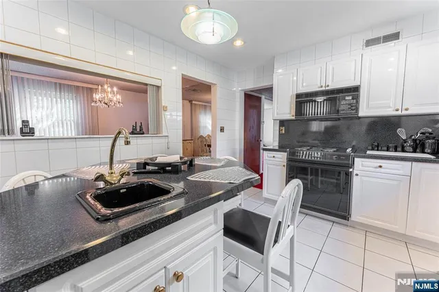 $599,000 | 1806 Rensselaer Road, Teaneck, NJ 07666