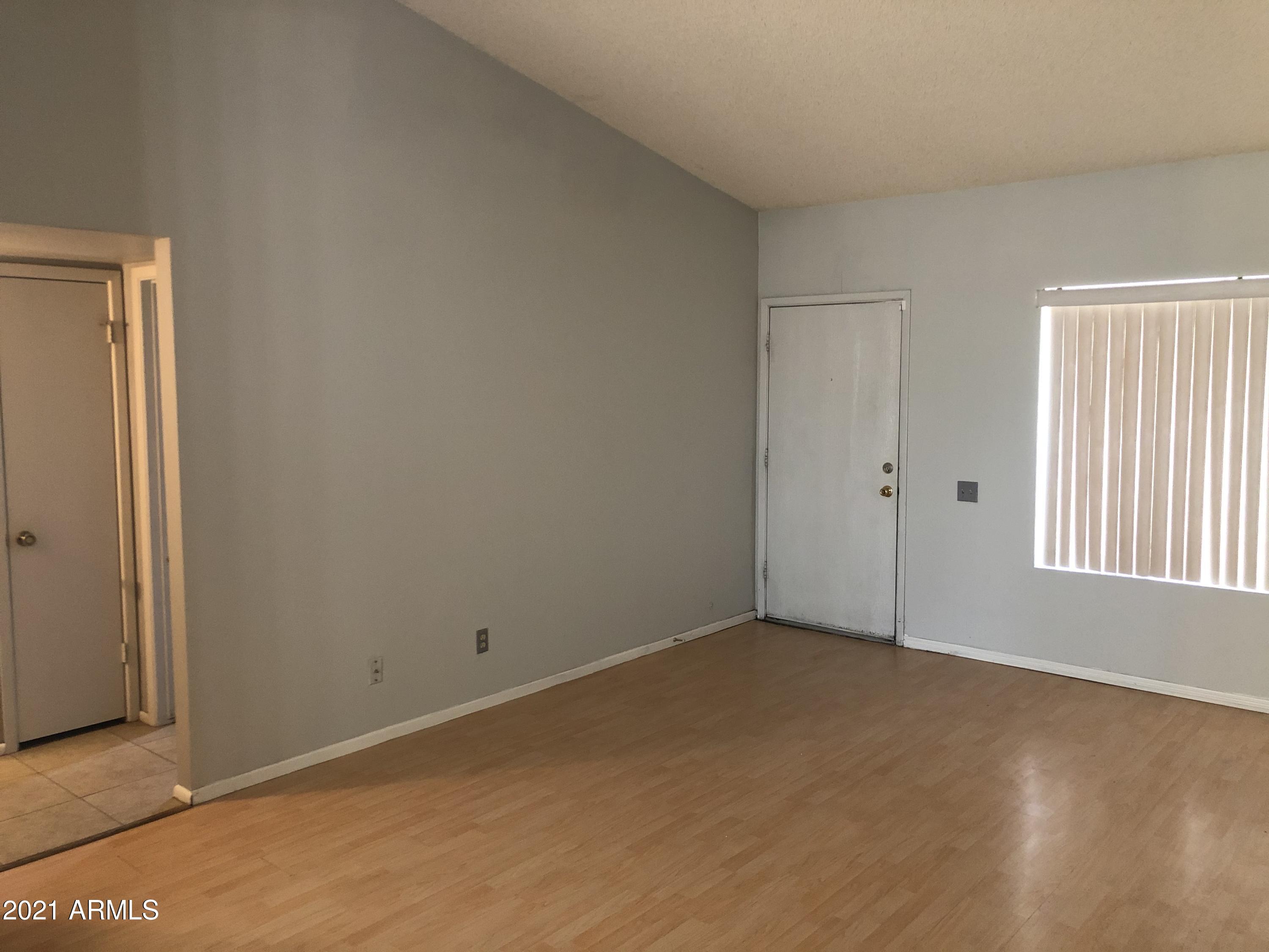 4042 East Carson Road Phoenix, AZ 85042 - Photo 9 of 28 IMG_3221