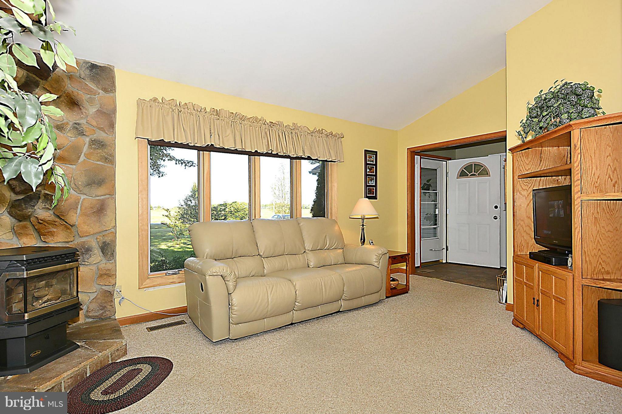1012 Love Point Road Stevensville, MD 21666 - Photo 8 of 30 Living Room