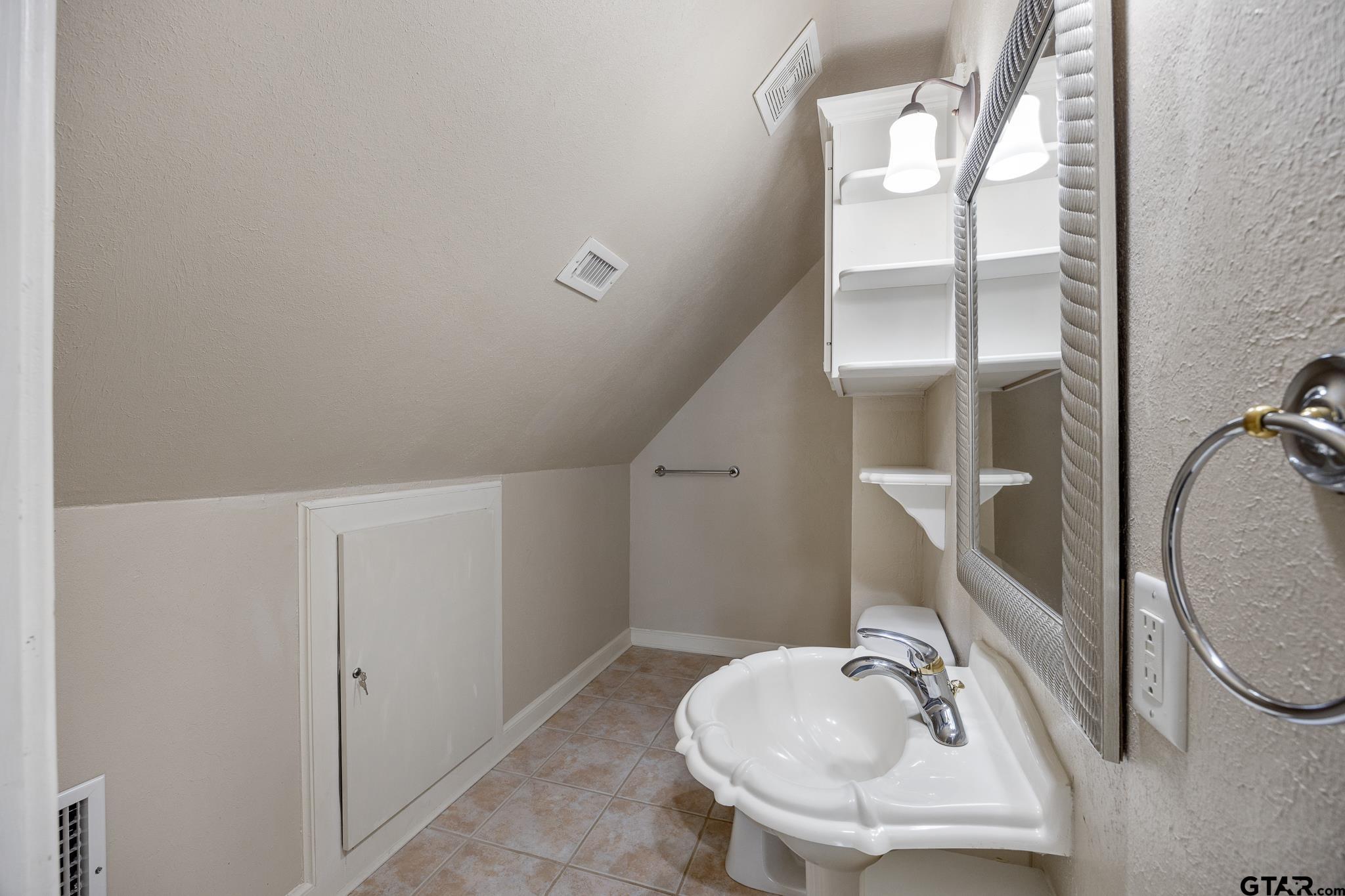 344 Antler Road Longview, TX 75605 - Photo 27 of 45 a bathroom with a sink and mirror