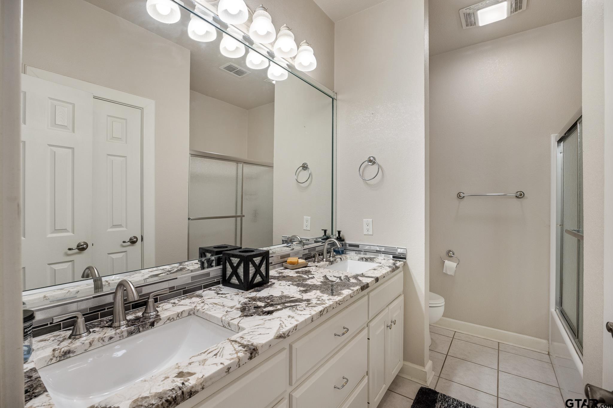 344 Antler Road Longview, TX 75605 - Photo 31 of 45 a bathroom with a sink and a mirror