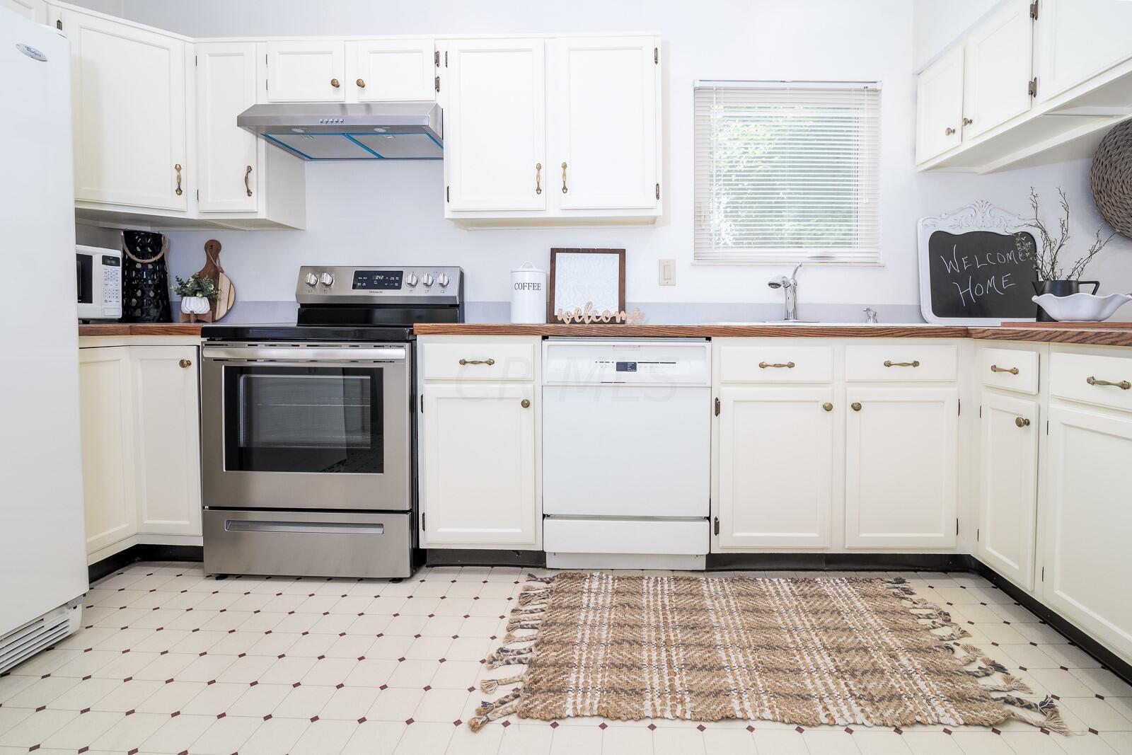 2097 Smokymill Road Dublin, OH 43016 - Photo 13 of 43 kitchen