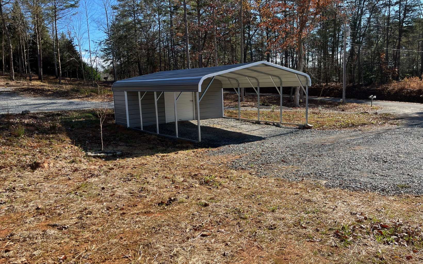 654 Burger Road Murphy, NC 28906 - Photo 5 of 33 a front view of a house with garden