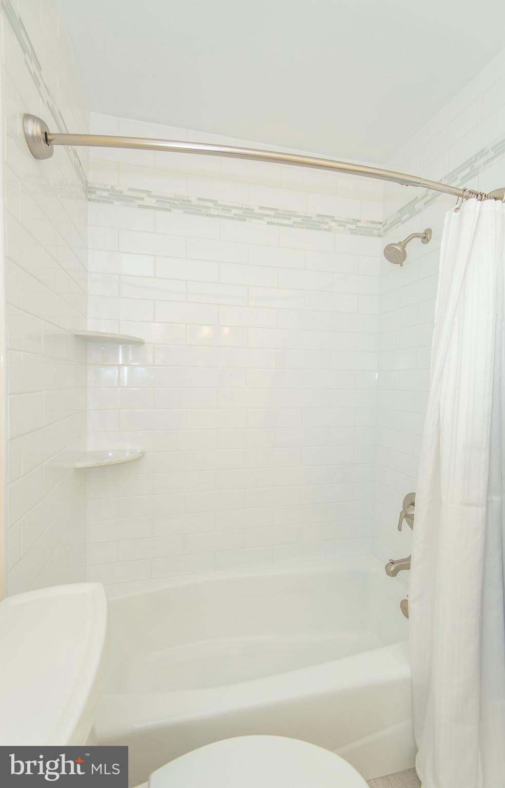 2037 Swans Neck Way Reston, VA 20191 - Photo 21 of 30 Bath (Master)