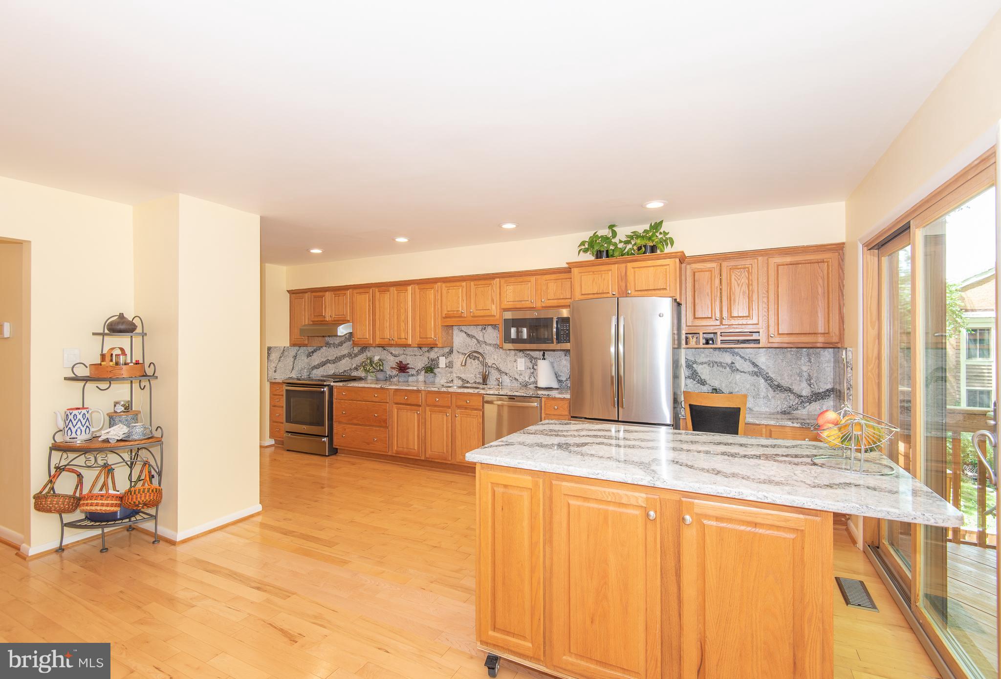 2037 Swans Neck Way Reston, VA 20191 - Photo 6 of 30 Kitchen