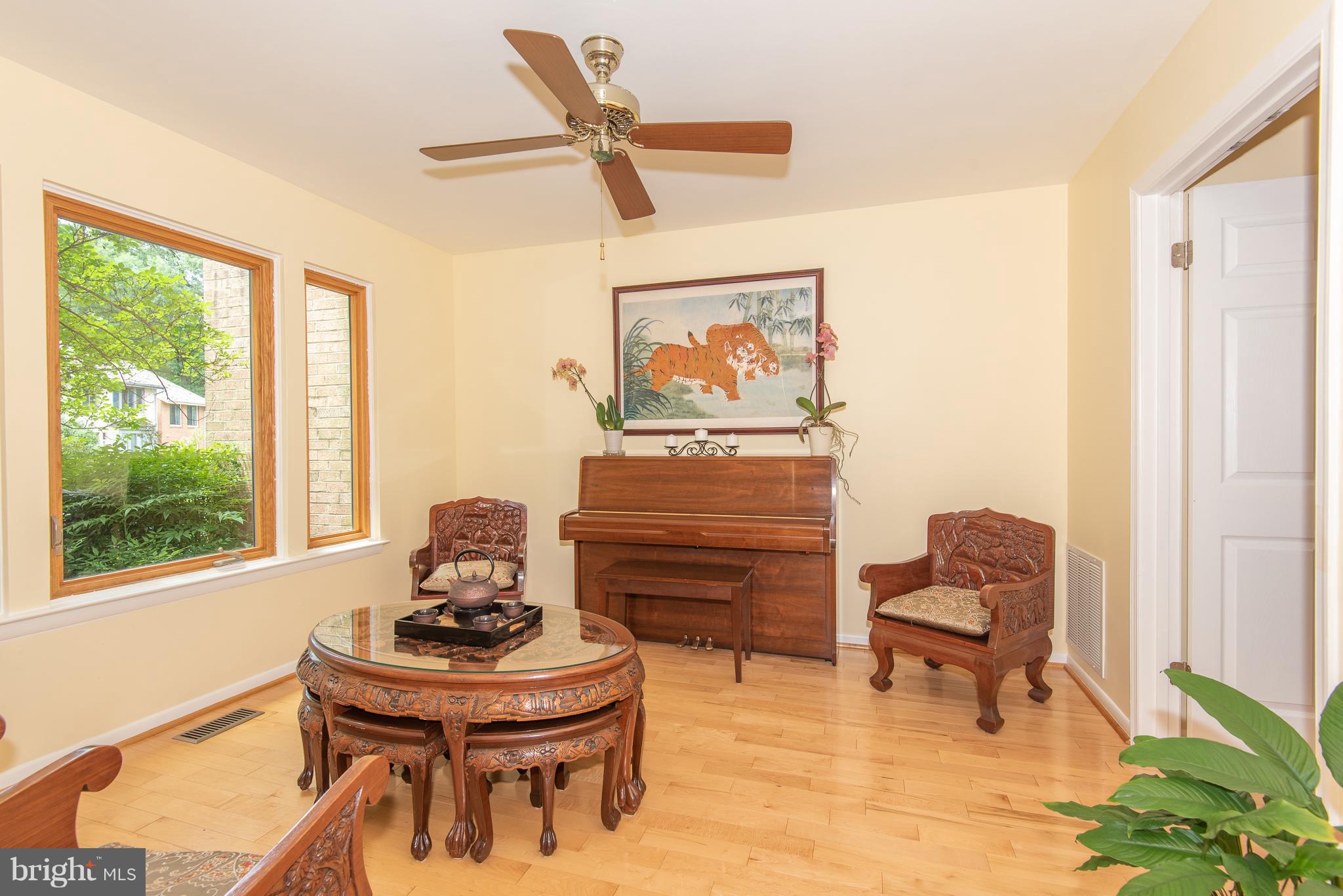2037 Swans Neck Way Reston, VA 20191 - Photo 9 of 30 Living Room