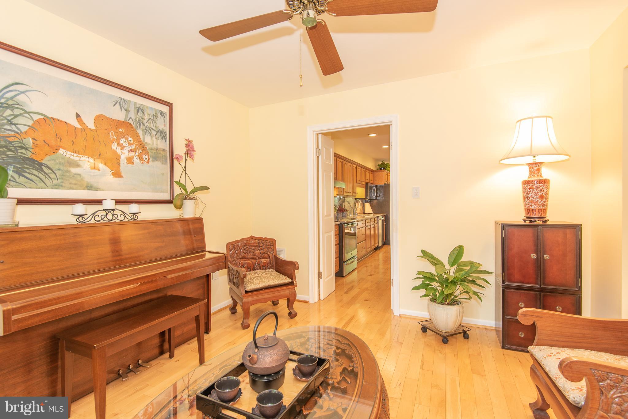 2037 Swans Neck Way Reston, VA 20191 - Photo 10 of 30 Living Room