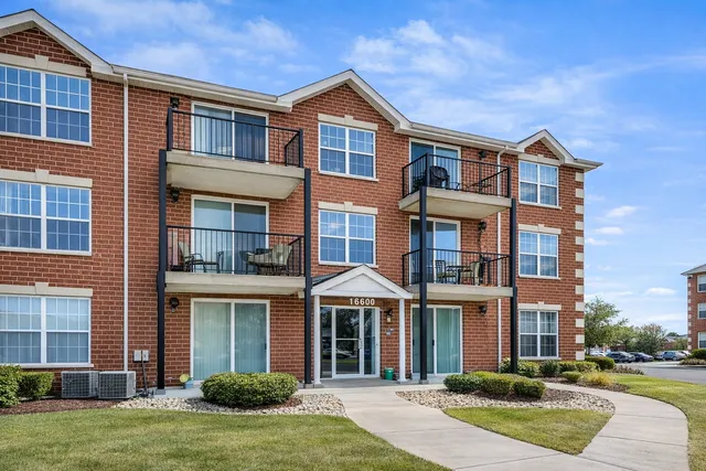 16600 Liberty Circle, Unit 3S, Orland Park, IL 60467