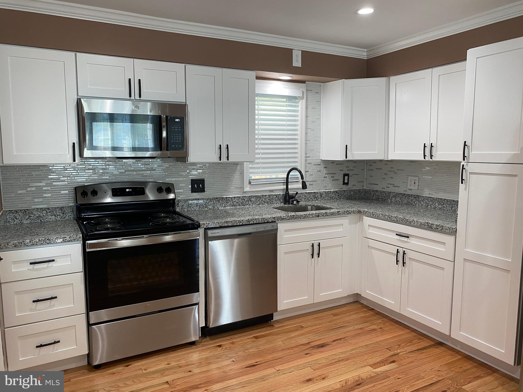 18 South Hawthorne Road Middle River, MD 21220 - Photo 15 of 53 Completely renovated kitchen.