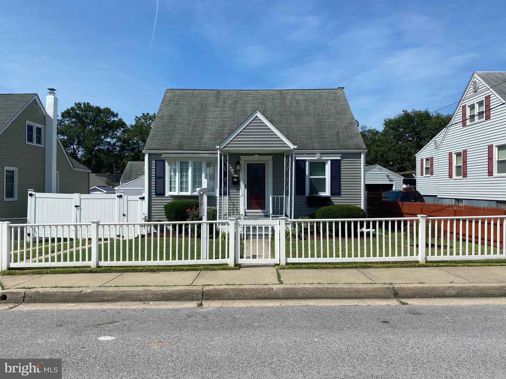 18 South Hawthorne Road Middle River, MD 21220 - Photo 4 of 53 White picket fence appeal!