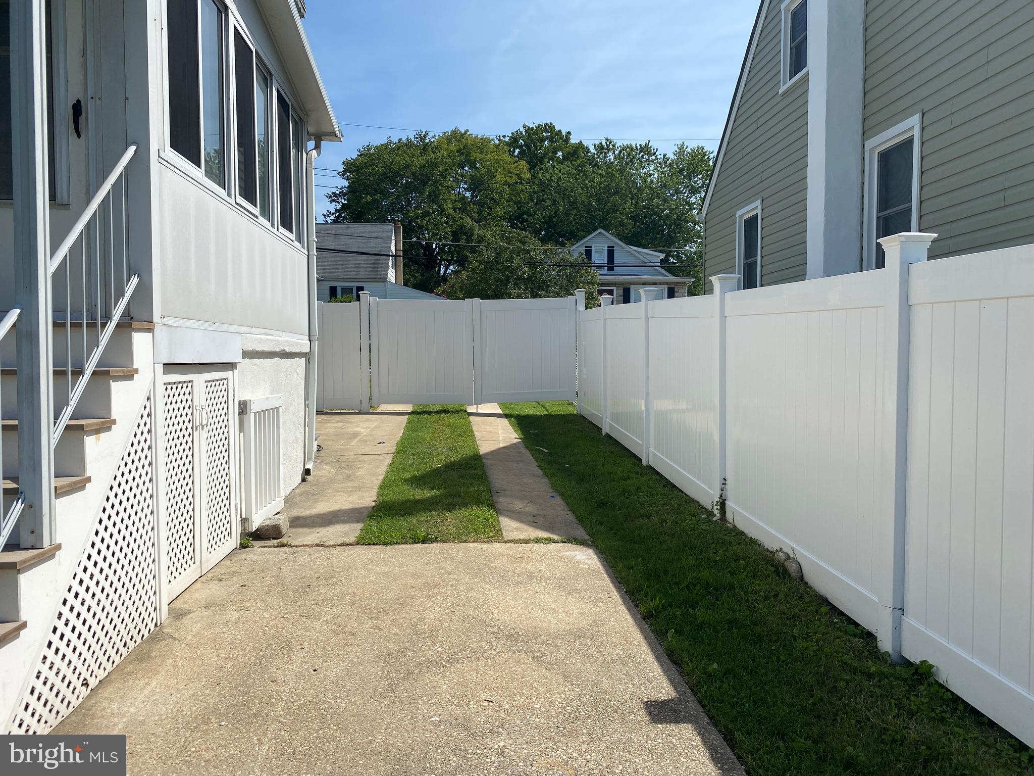18 South Hawthorne Road Middle River, MD 21220 - Photo 53 of 53 Private driveway.