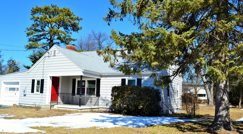 109 Dimmick Street Springfield, MA 01109 - Photo 2 of 24 Gallery Image 2