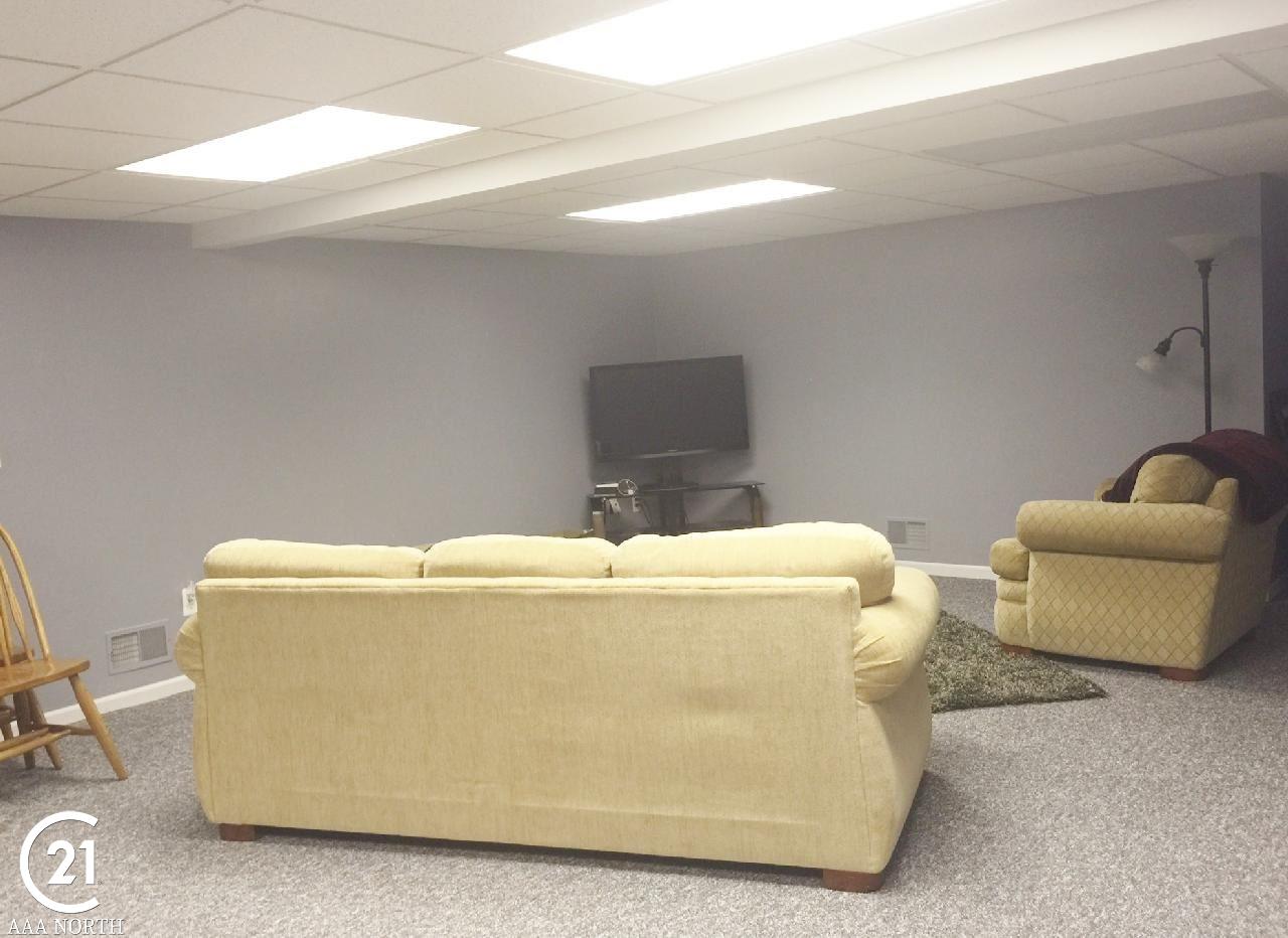 453 Victoria Lane Romeo, MI 48065 - Photo 20 of 25 Family room