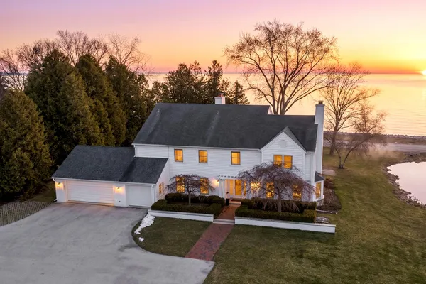 $1,595,000 | 8035 North Beach Drive, Fox Point, WI 53217