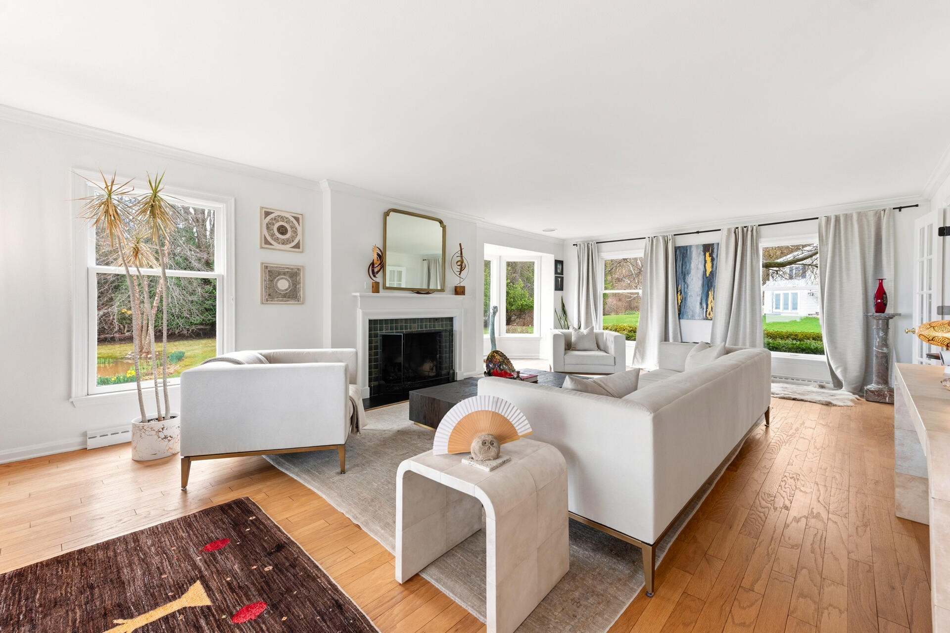 8035 North Beach Drive Fox Point, WI 53217 - Photo 8 of 69 Living Room