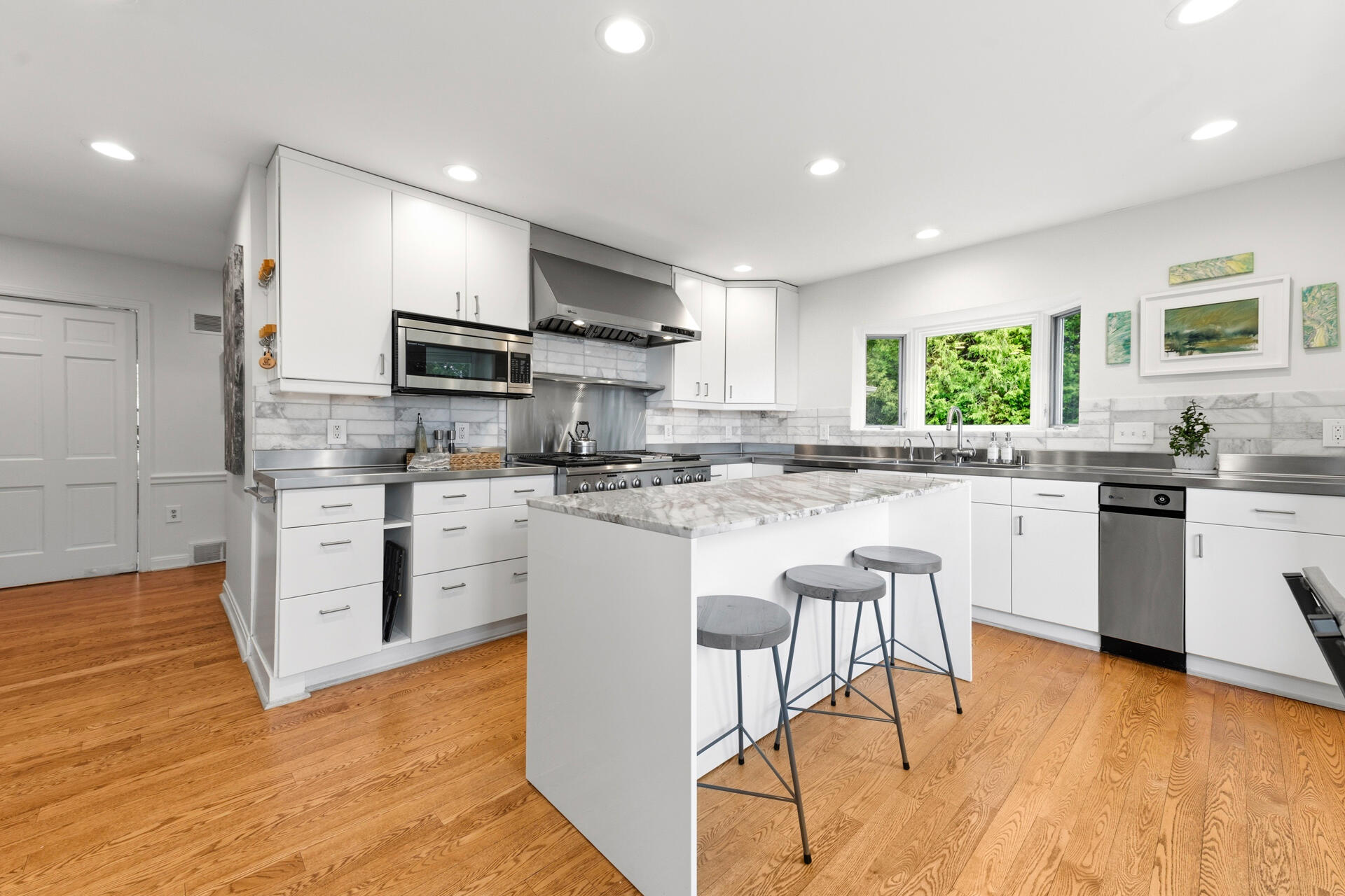 8035 North Beach Drive Fox Point, WI 53217 - Photo 13 of 69 Kitchen
