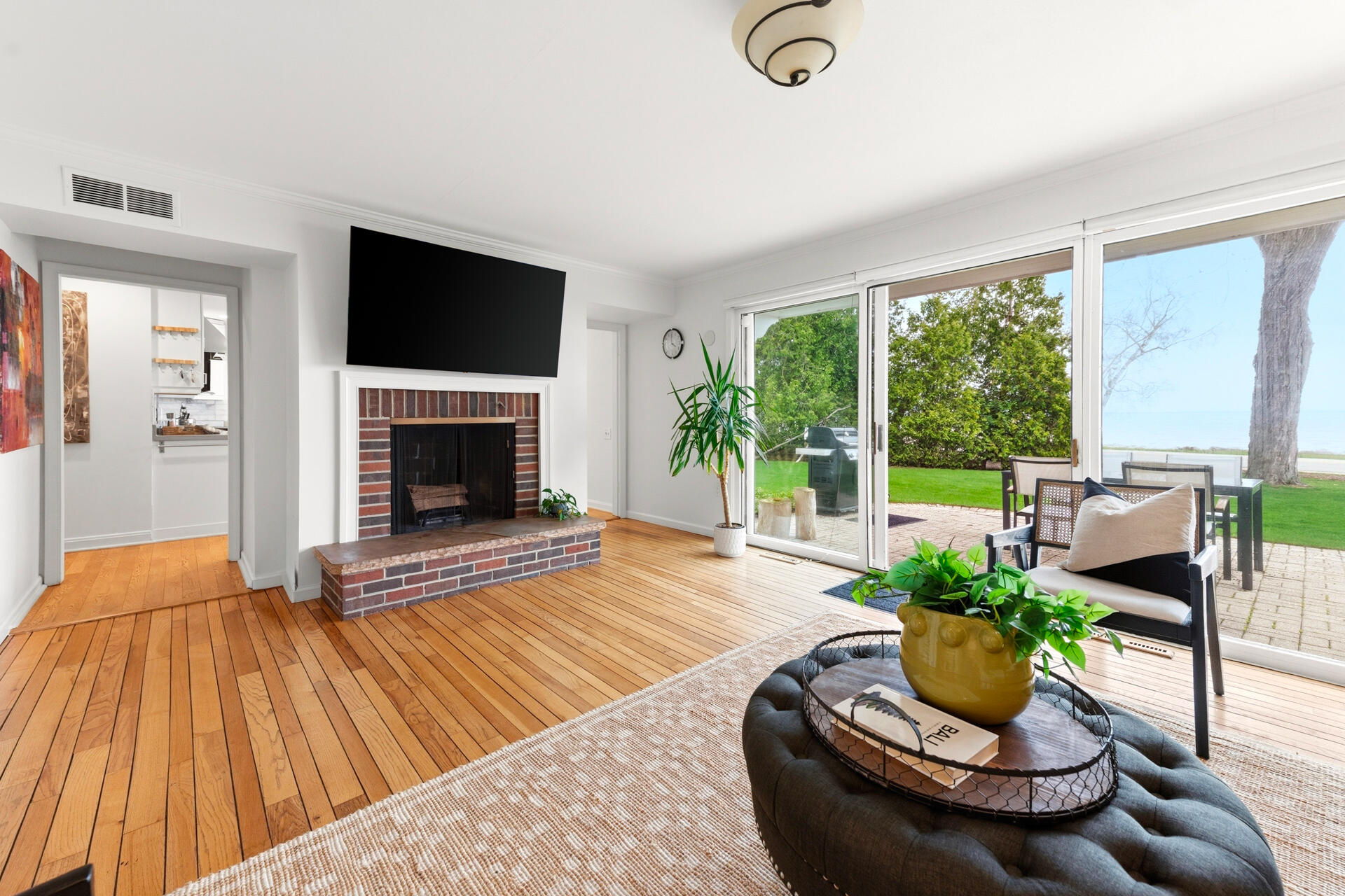 8035 North Beach Drive Fox Point, WI 53217 - Photo 20 of 69 Family Room