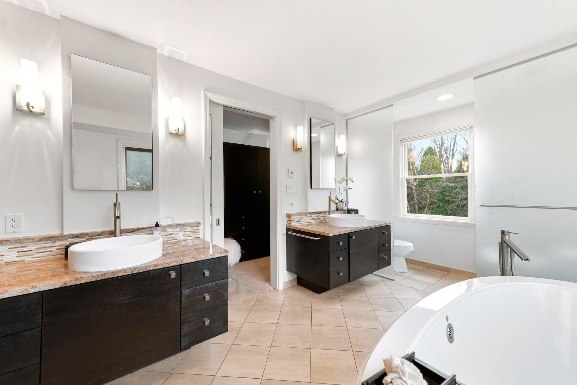 8035 North Beach Drive Fox Point, WI 53217 - Photo 31 of 69 Primary Bath