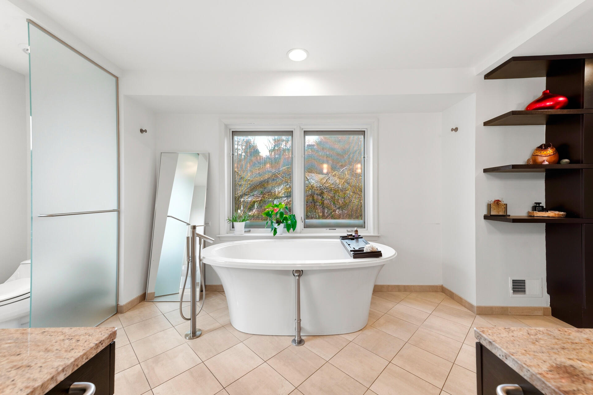 8035 North Beach Drive Fox Point, WI 53217 - Photo 32 of 69 Primary Bath