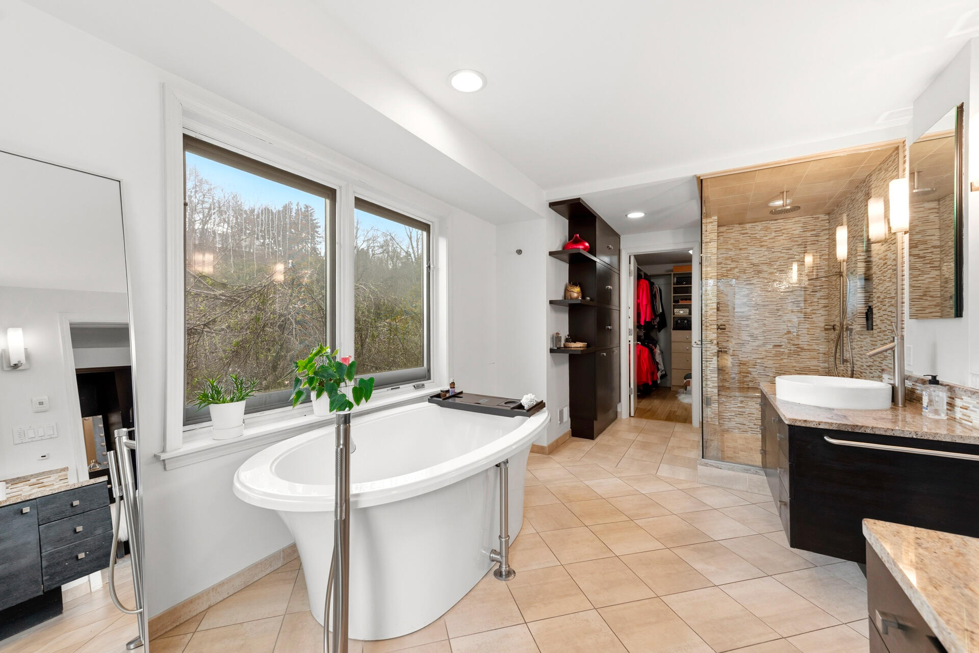 8035 North Beach Drive Fox Point, WI 53217 - Photo 33 of 69 Primary Bath