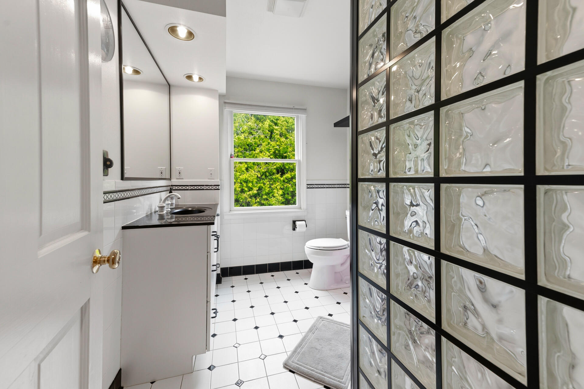 8035 North Beach Drive Fox Point, WI 53217 - Photo 37 of 69 Full Bath