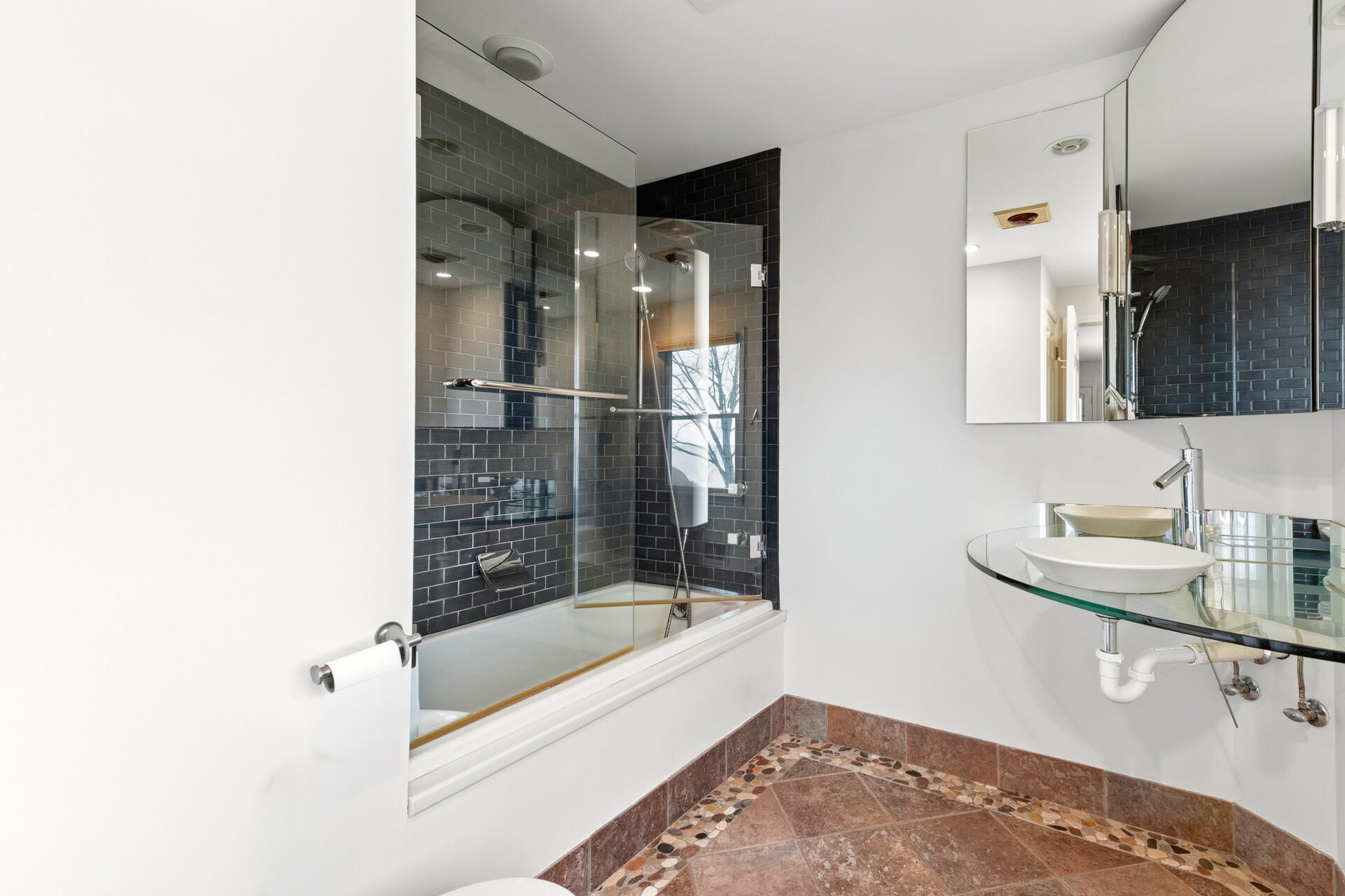 8035 North Beach Drive Fox Point, WI 53217 - Photo 44 of 69 Ensuite off Bedroom