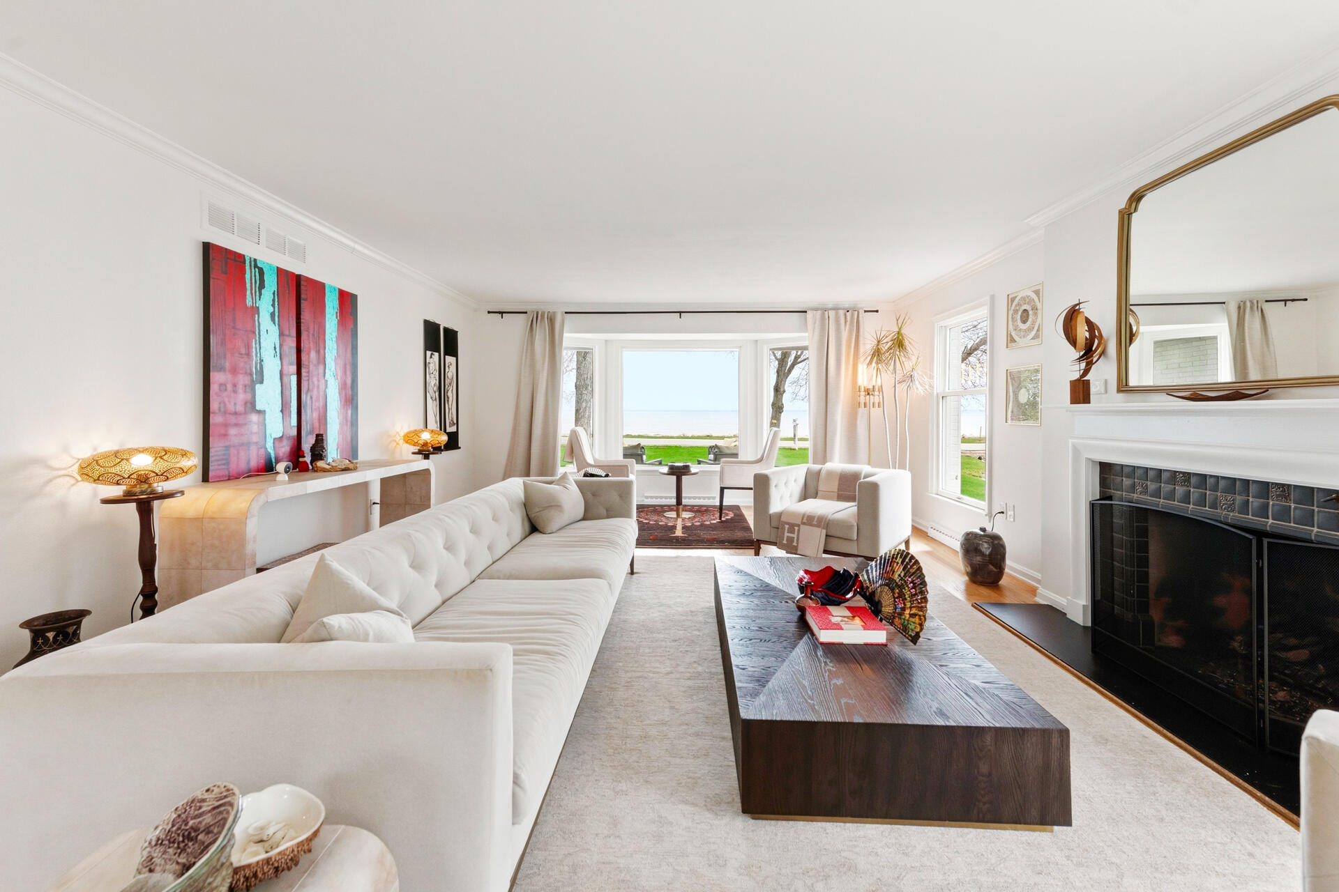 8035 North Beach Drive Fox Point, WI 53217 - Photo 5 of 69 Living Room