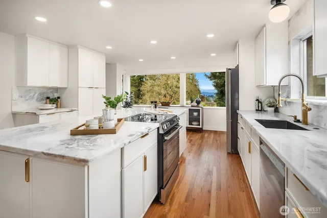 $1,695,000 | 9802 15th Avenue Northeast, Seattle, WA 98115