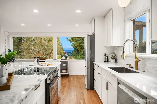 $1,695,000 | 9802 15th Avenue Northeast, Seattle, WA 98115