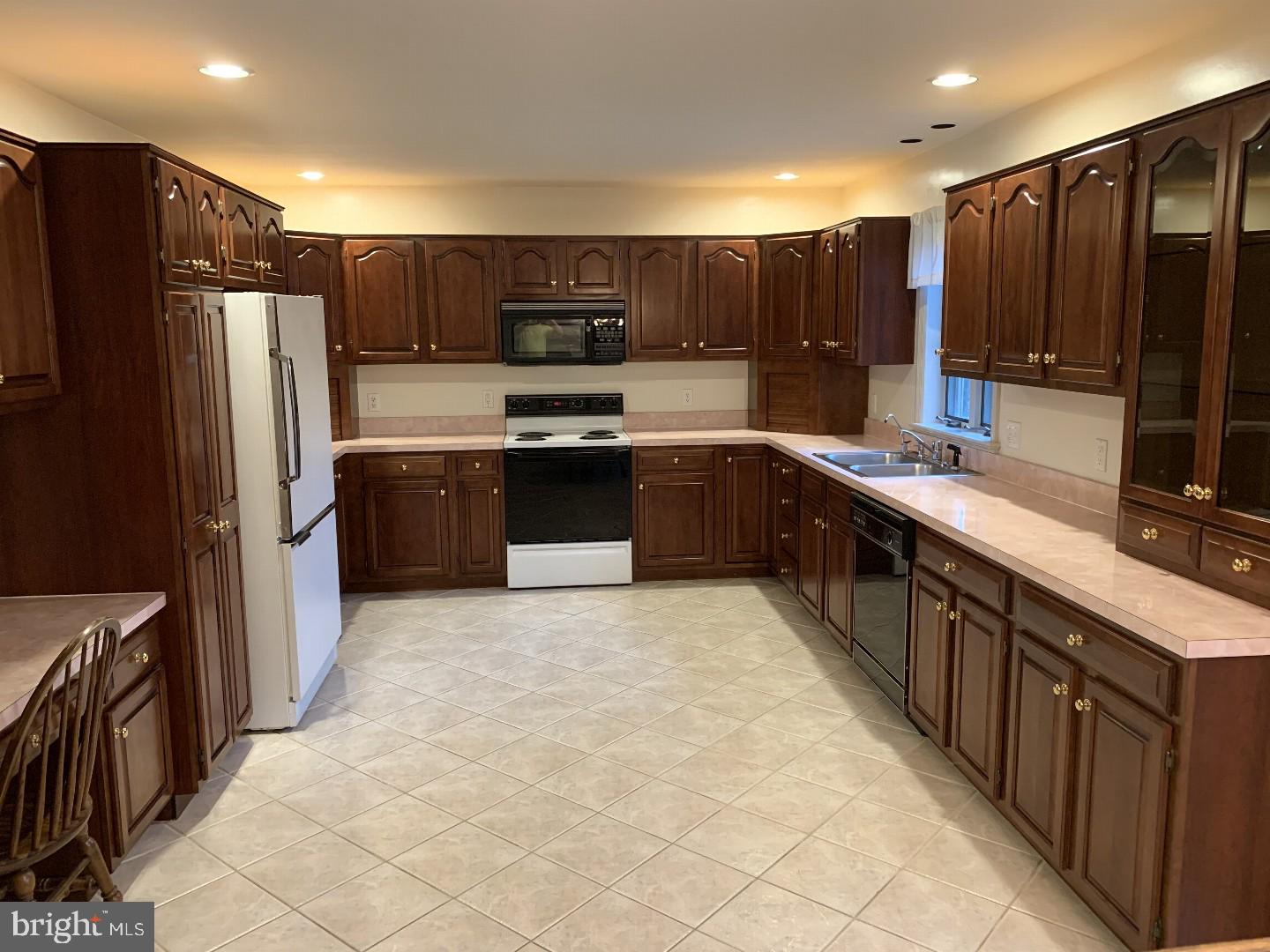 386 Koser Road Lititz, PA 17543 - Photo 13 of 32