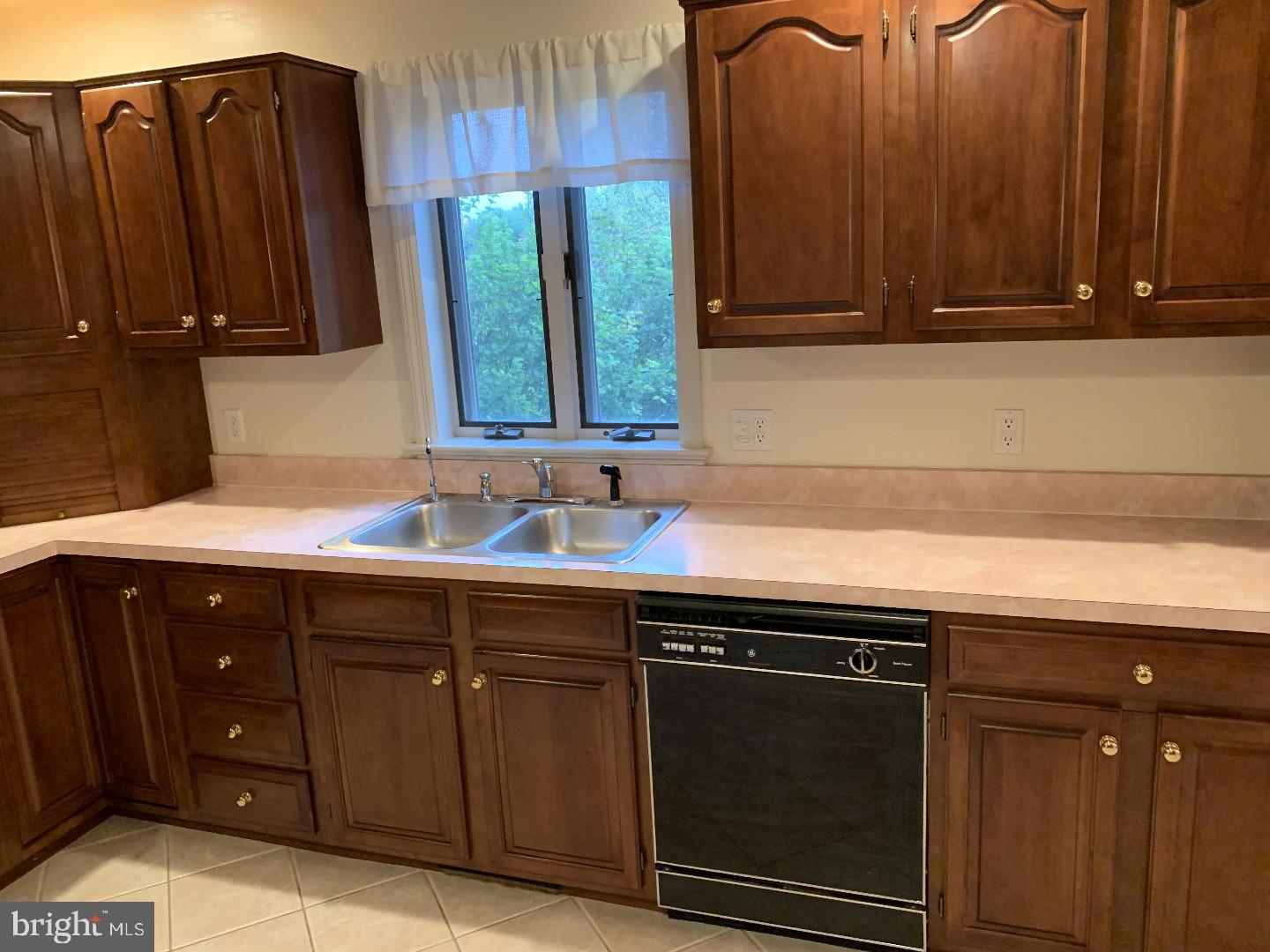 386 Koser Road Lititz, PA 17543 - Photo 14 of 32