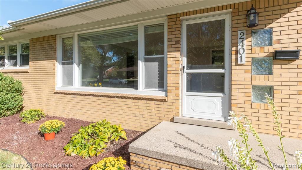 2401 Derby Road Troy, MI 48084 - Photo 4 of 25