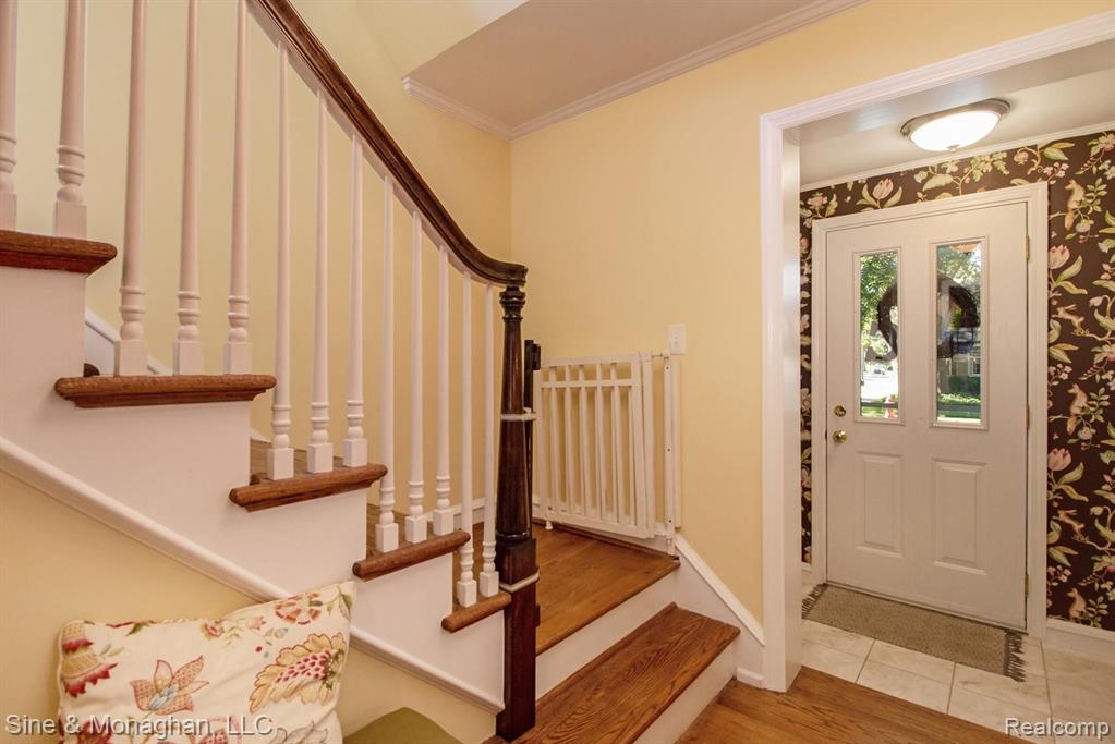 302 Merriweather Road Grosse Pointe Farms, MI 48236 - Photo 2 of 39