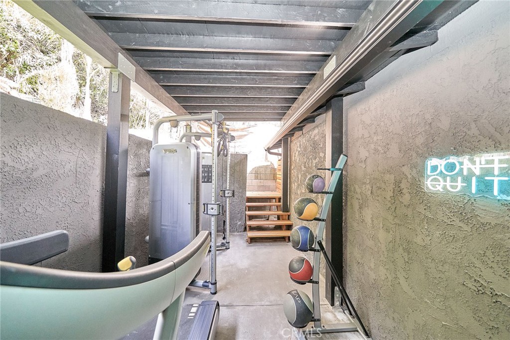 8457 Ridpath Drive Los Angeles, CA 90046 - Photo 21 of 33