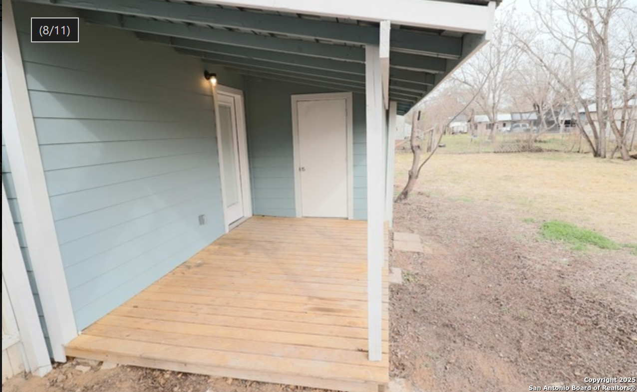 433 West Adams Street Pleasanton, TX 78064 - Photo 13 of 13 a view of a big room