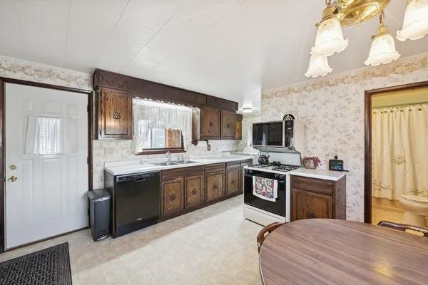 $168,920 | 119 16th Avenue East, Ashland, WI 54806