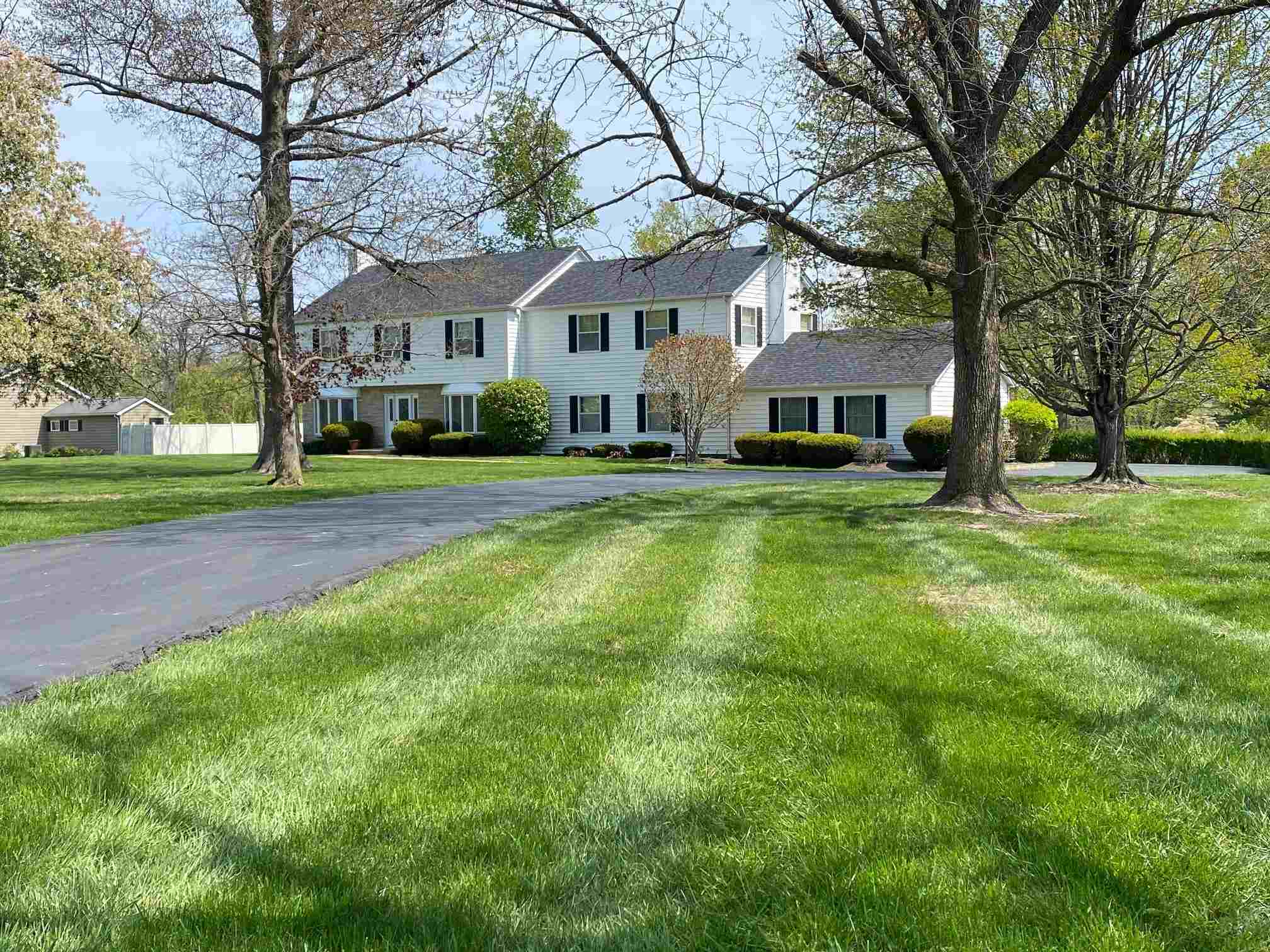 1106 West Overlook Road Marion, IN 46952 - Photo 2 of 36 Gallery Image 2