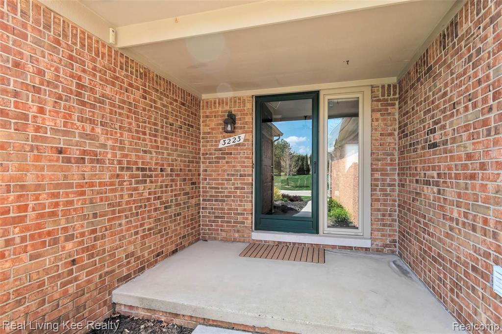 3223 Edmunton Drive Rochester Hills, MI 48306 - Photo 5 of 56