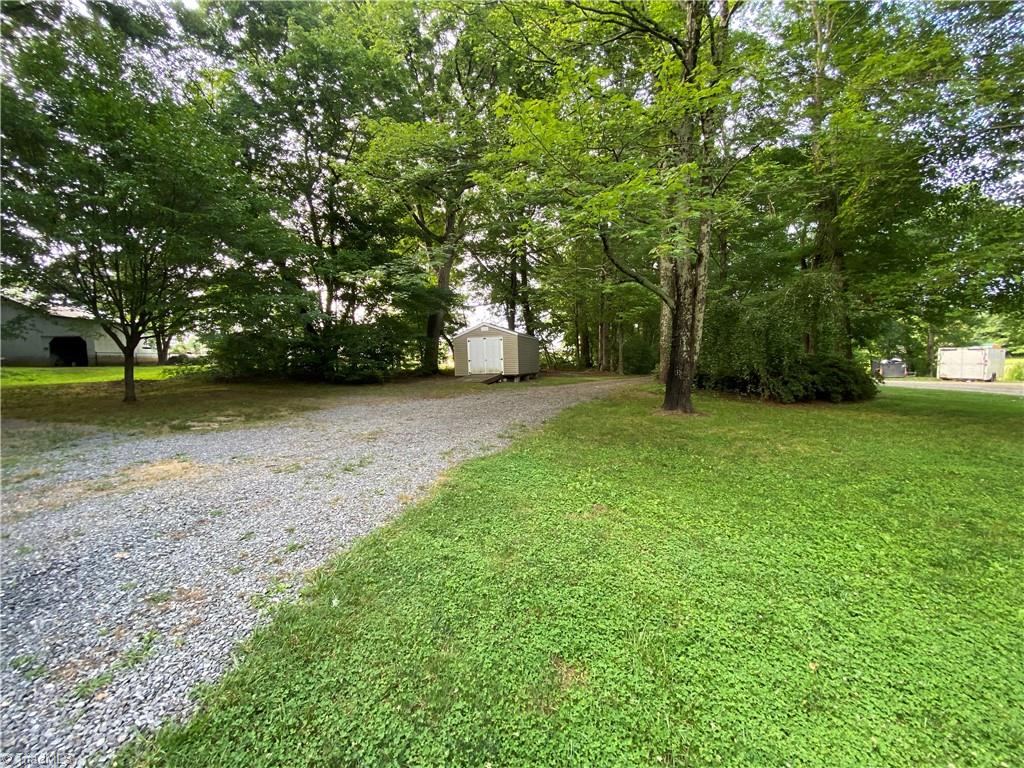 613 Southern Road King, NC 27021 - Photo 17 of 43 Gallery Image 17