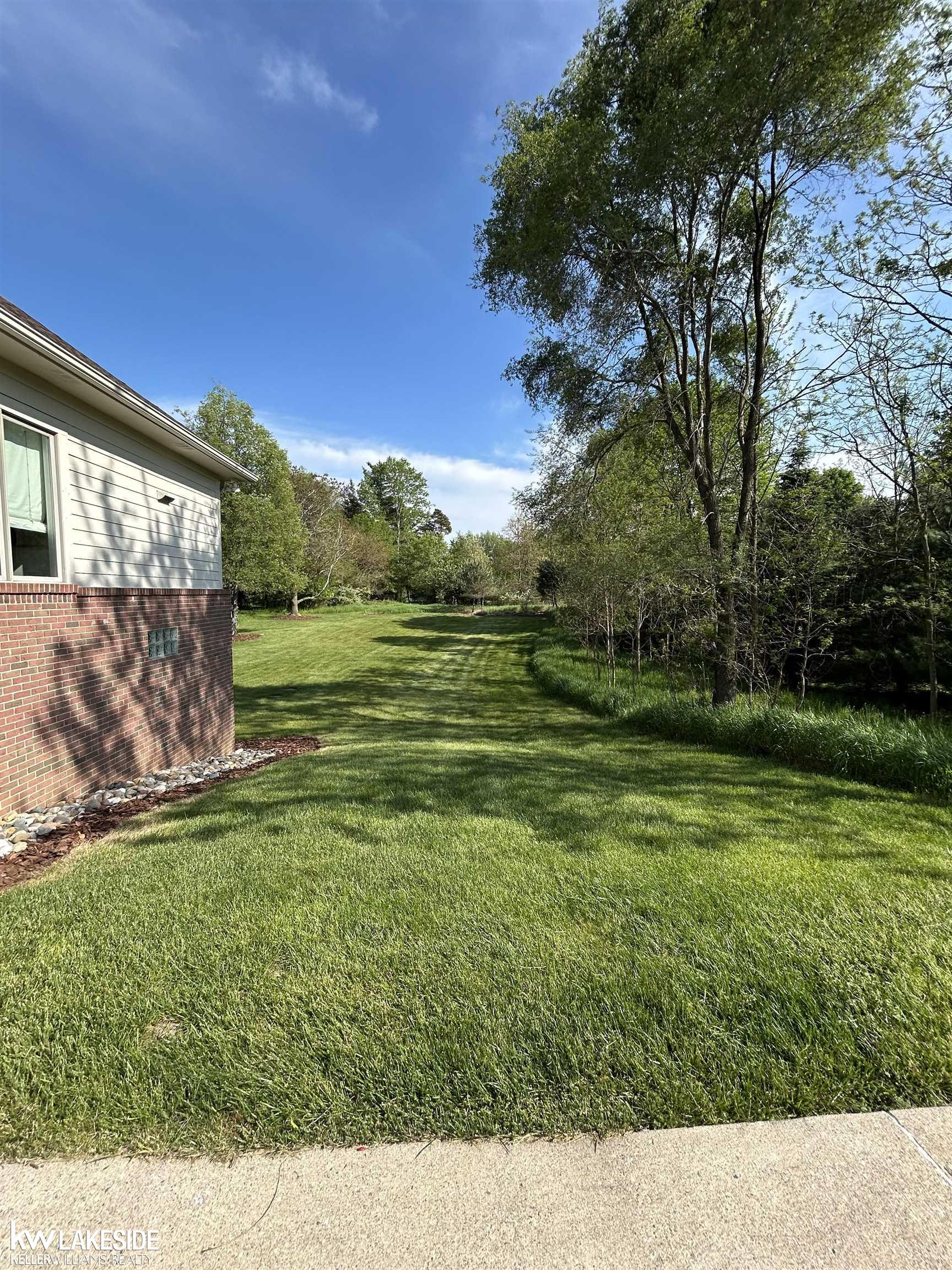 901 Jack Pine Drive Rochester, MI 48306 - Photo 3 of 92