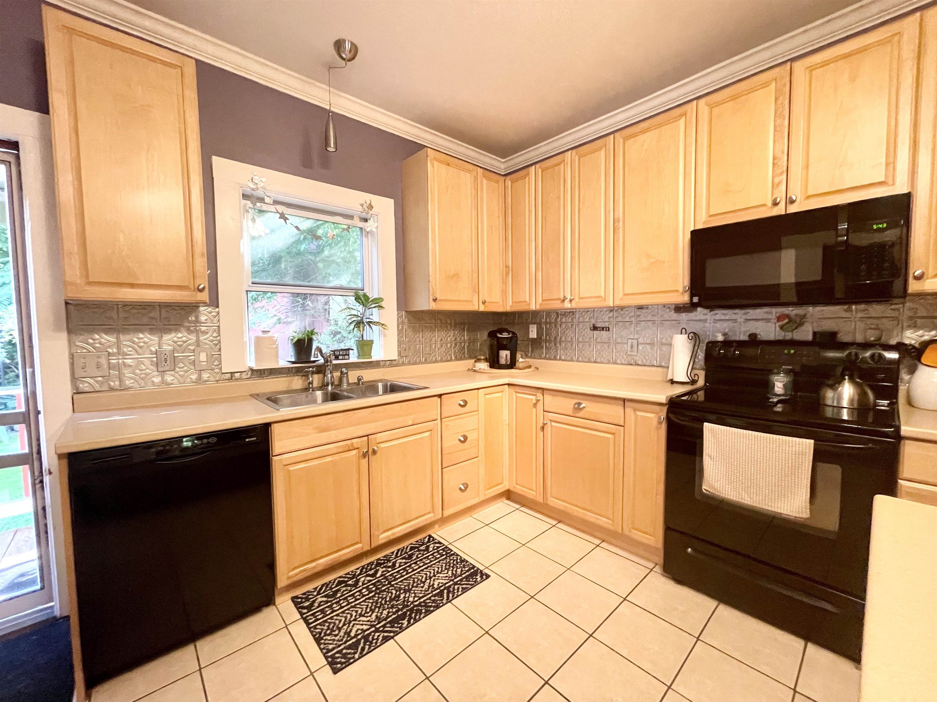 15 Earle Street Rockingham, VT 05101 - Photo 18 of 40