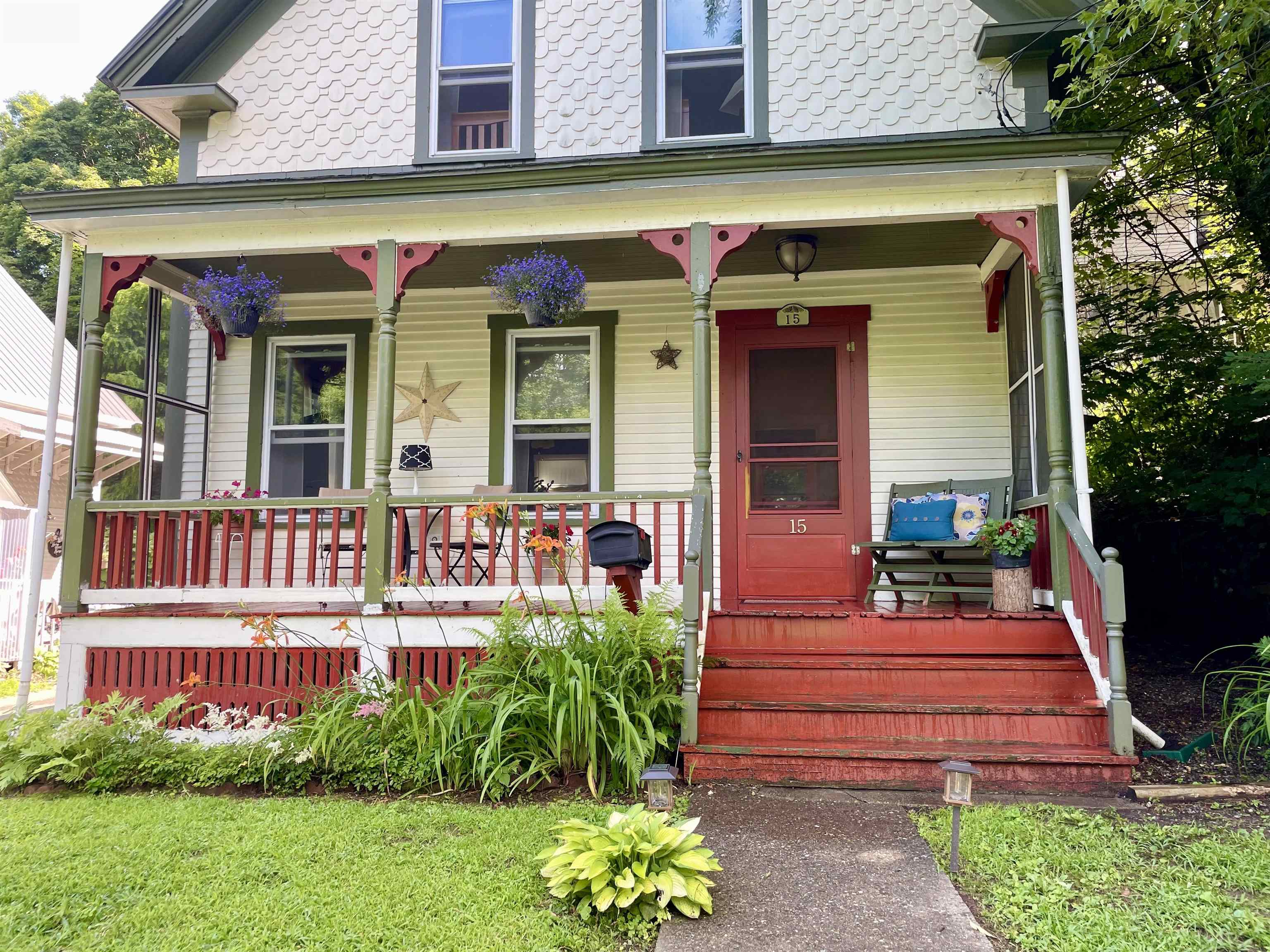 15 Earle Street Rockingham, VT 05101 - Photo 3 of 40