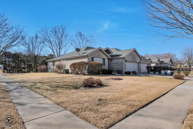 $259,000 | 1 Hilgert Court, Grant Park, IL 60940