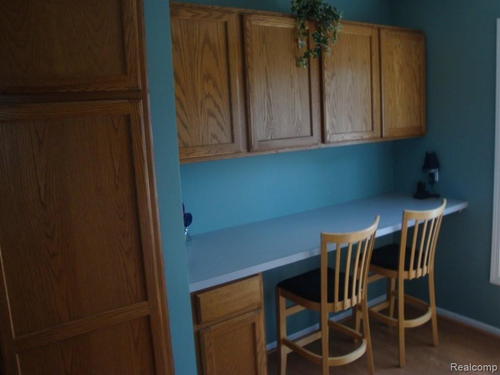 1616 Stonecrest Drive Rochester, MI 48307 - Photo 4 of 14 Built in Eating Area