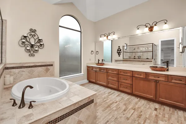 $9,500 | 1611 Lynnview Drive, Houston, TX 77055