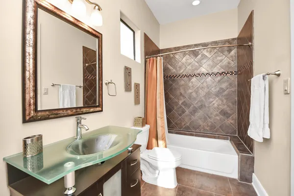 $9,500 | 1611 Lynnview Drive, Houston, TX 77055