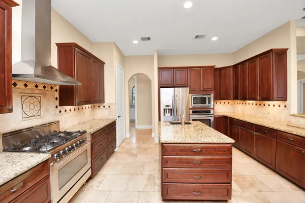 $9,500 | 1611 Lynnview Drive, Houston, TX 77055